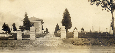postcard cemetery.jpg (48211 bytes)